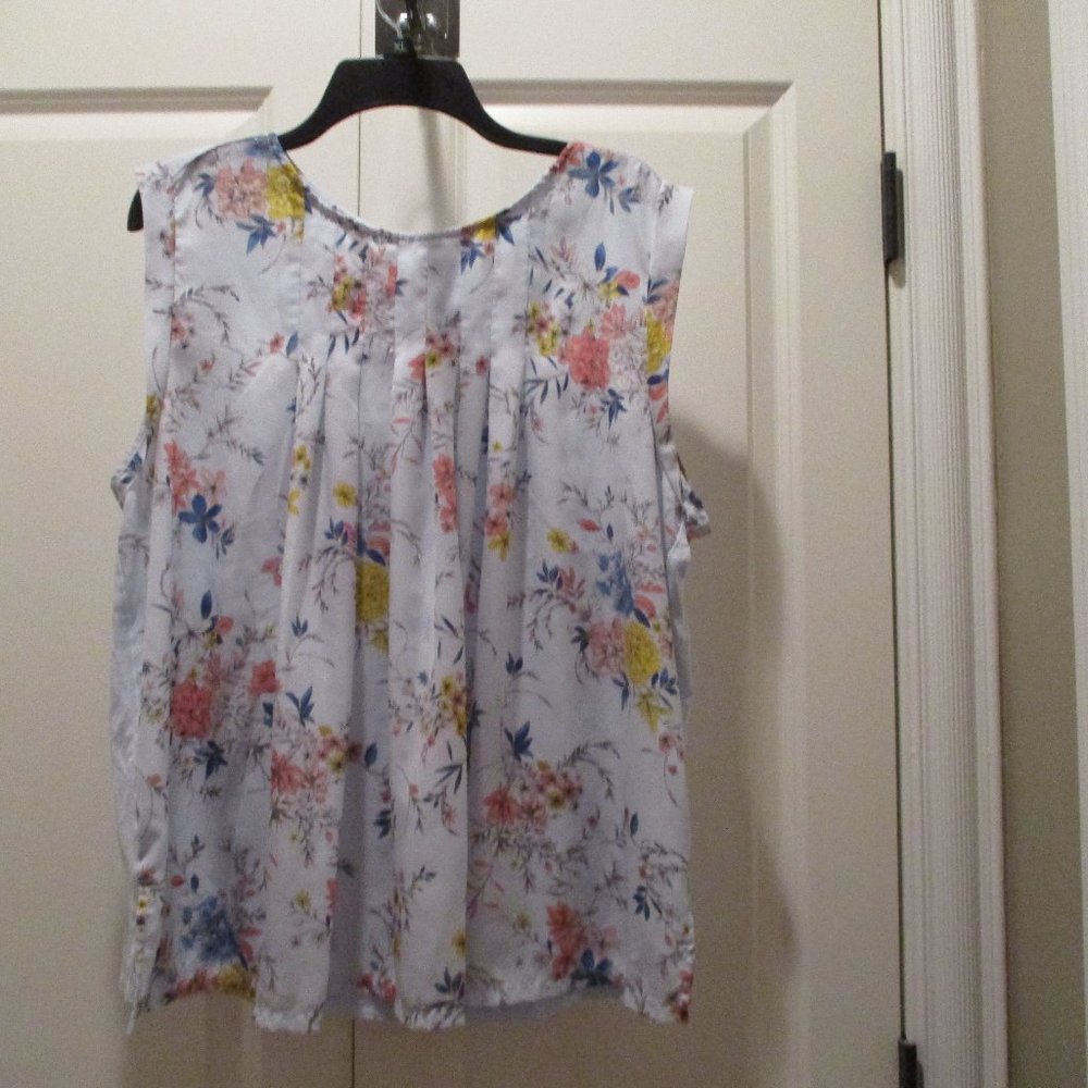 Merona light airy floral blouse